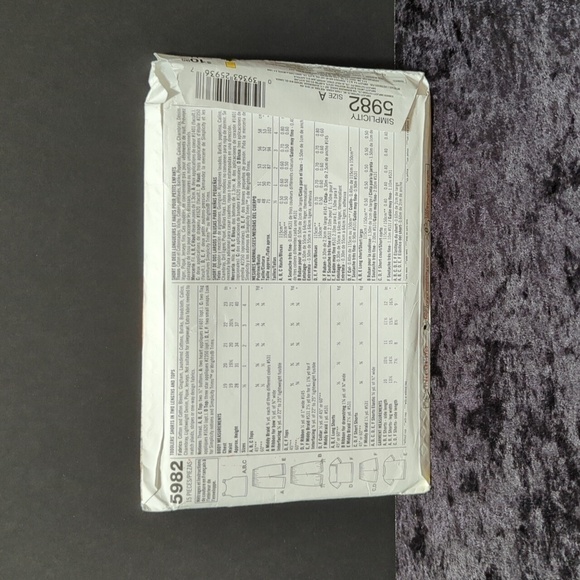 Simplicity 5982 Uncut Kid's Sewing Pattern Sizes A (1/2,1, 2, 3, 4) - Picture 2 of 3